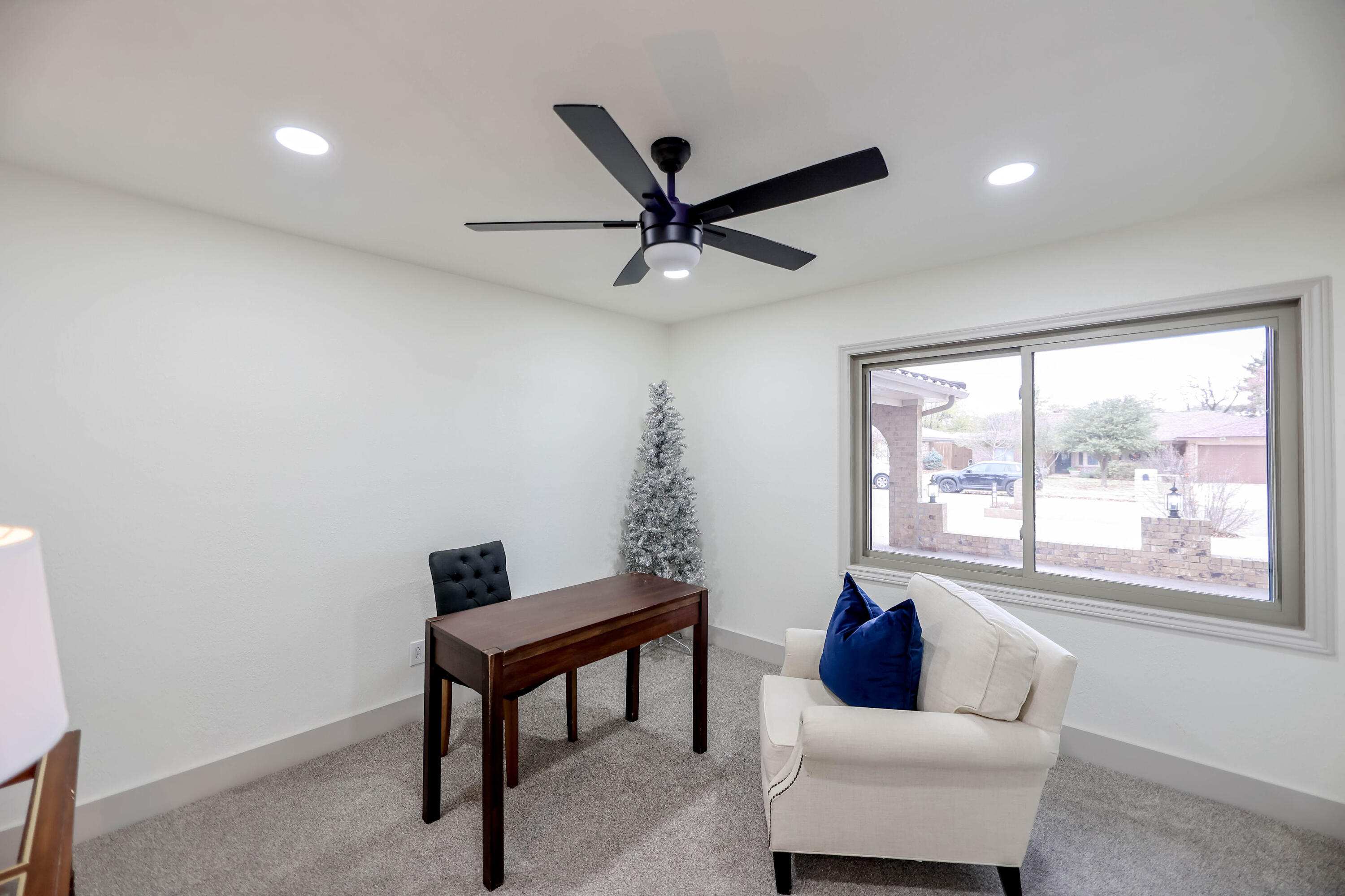 4411 79th Street Lubbock, TX 79424 - Photo 18 of 42 a living room with furniture and a window