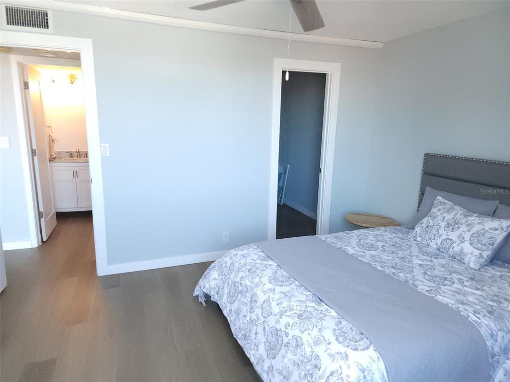 255 Dolphin Point, Unit 809 Clearwater, FL 33767 - Photo 13 of 16