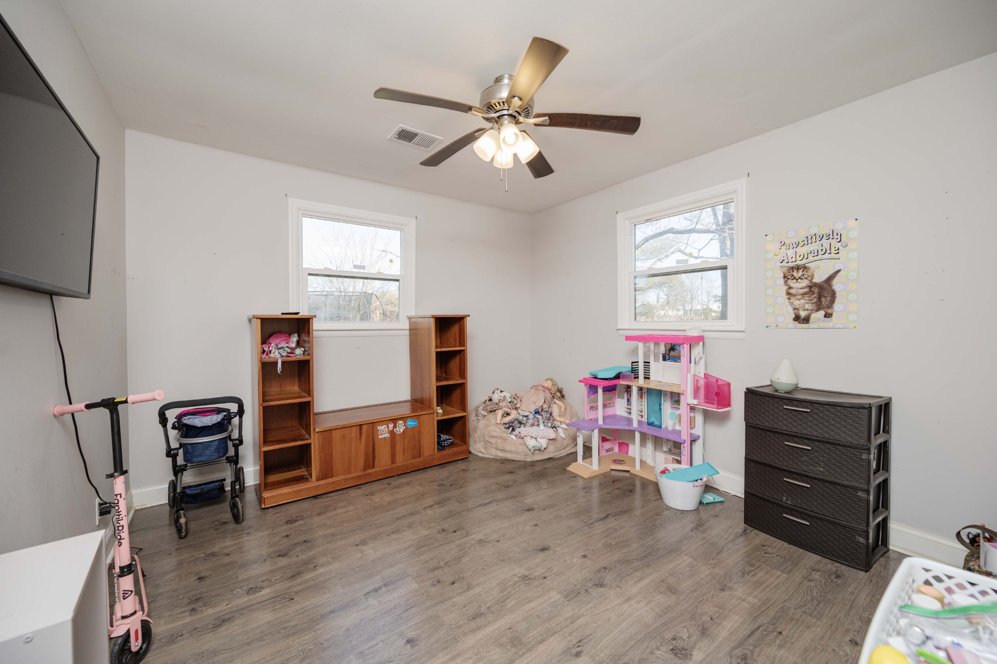 9202 Link Road Christiana, TN 37037 - Photo 23 of 37 a view of a livingroom with furniture and a flat screen tv