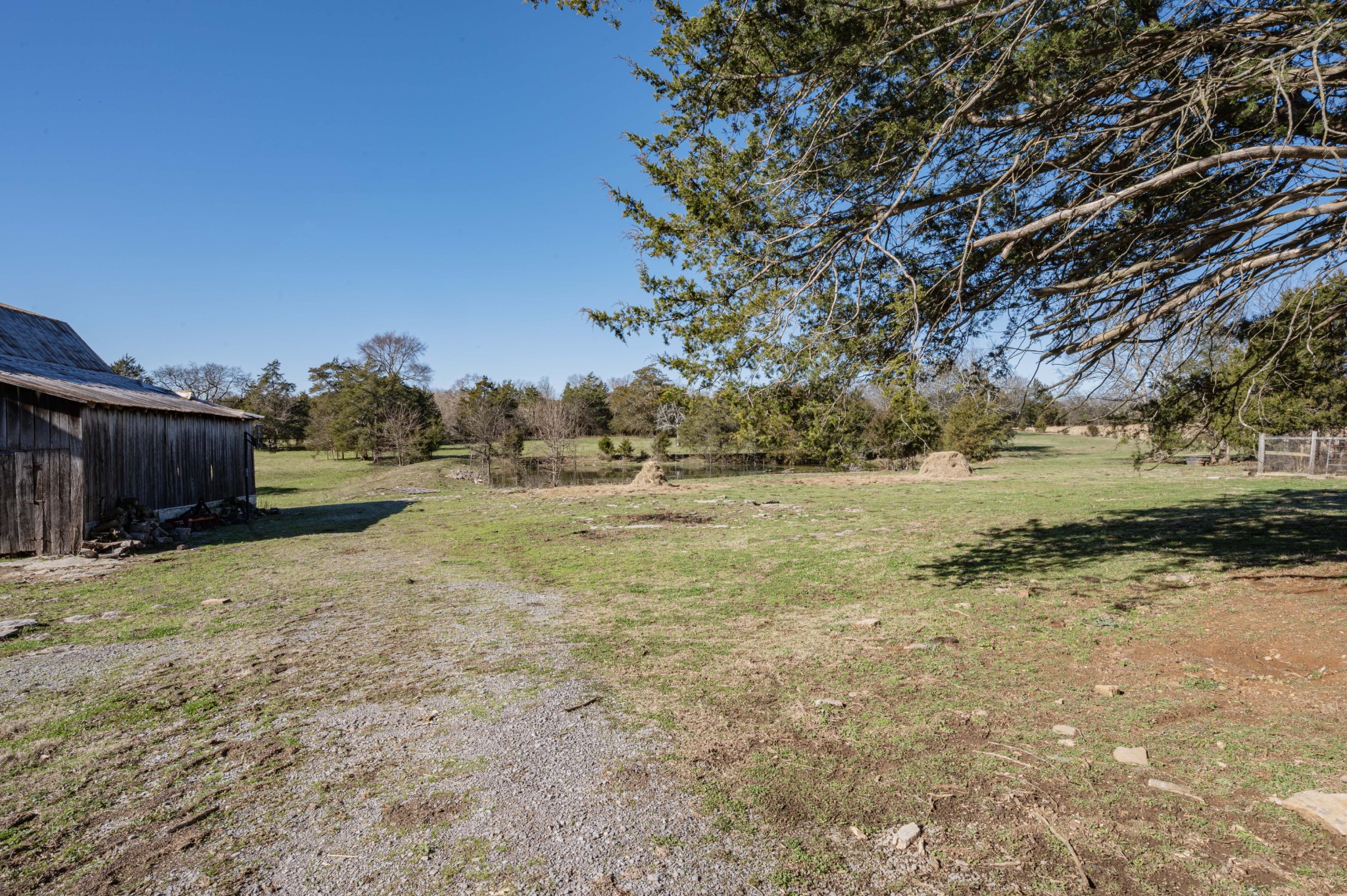 9202 Link Road Christiana, TN 37037 - Photo 35 of 37 a view of dirt yard with wooden fence