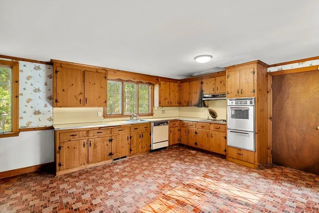 $1,195,000 | 25 Yorkshire Road, Dover, MA 02030