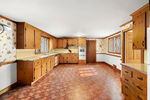 $1,195,000 | 25 Yorkshire Road, Dover, MA 02030