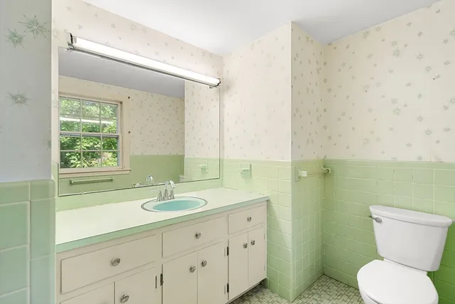 $1,195,000 | 25 Yorkshire Road, Dover, MA 02030