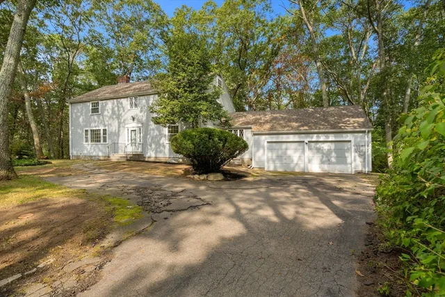 $1,195,000 | 25 Yorkshire Road, Dover, MA 02030