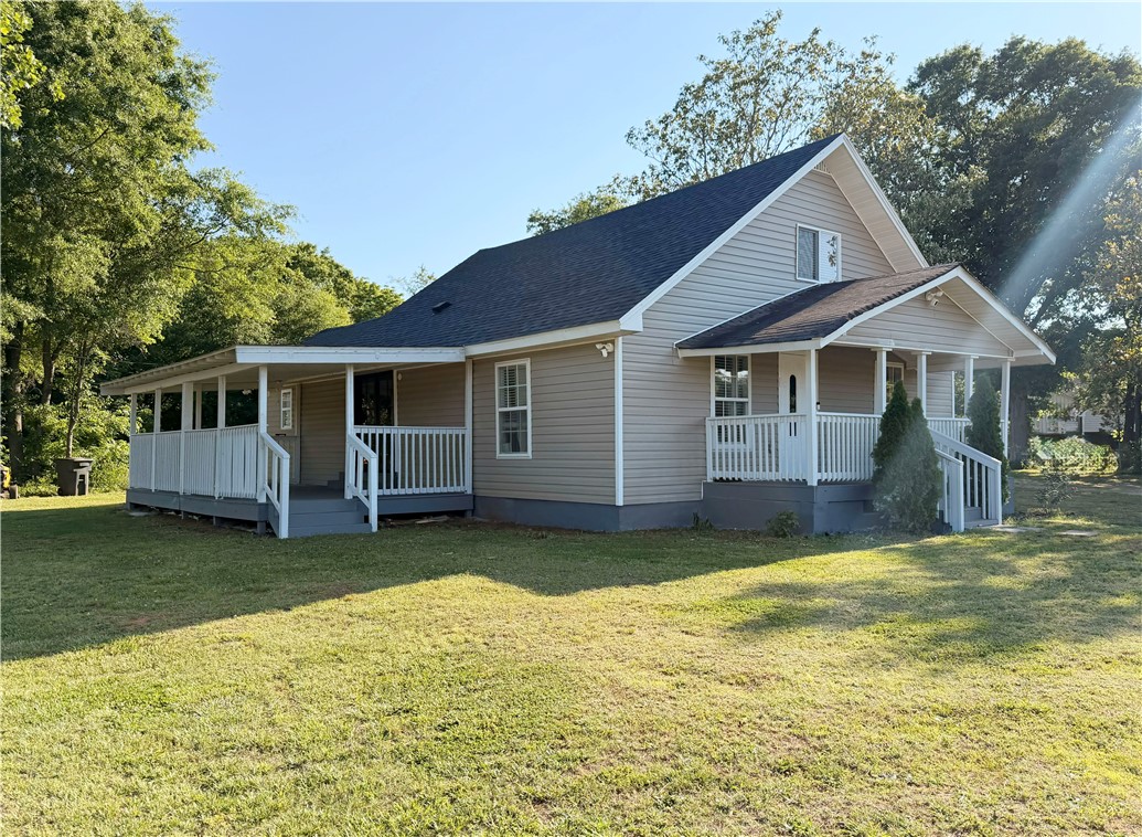 358 Finley Road Easley, SC 29642 - Photo 2 of 20 This charming home features inviting porches, a spacious yard, and classic siding.