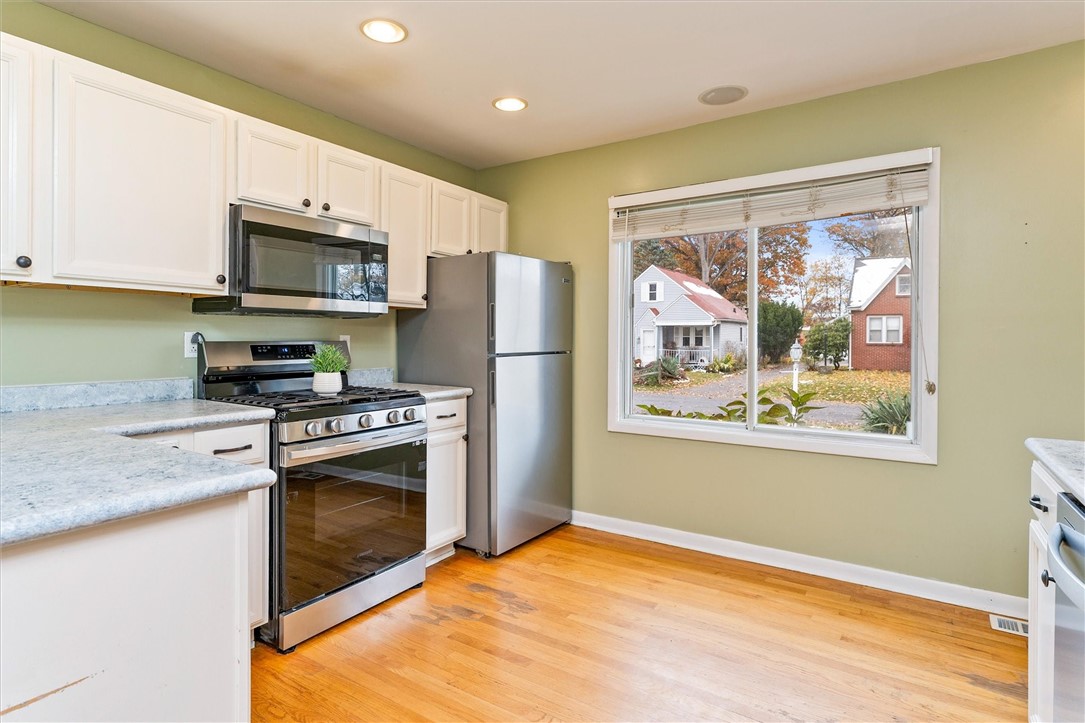 227 Walzer Road Irondequoit, NY 14622 - Photo 17 of 48