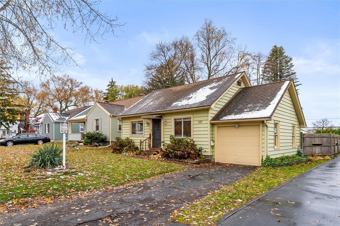 227 Walzer Road Irondequoit, NY 14622 - Photo 3 of 48