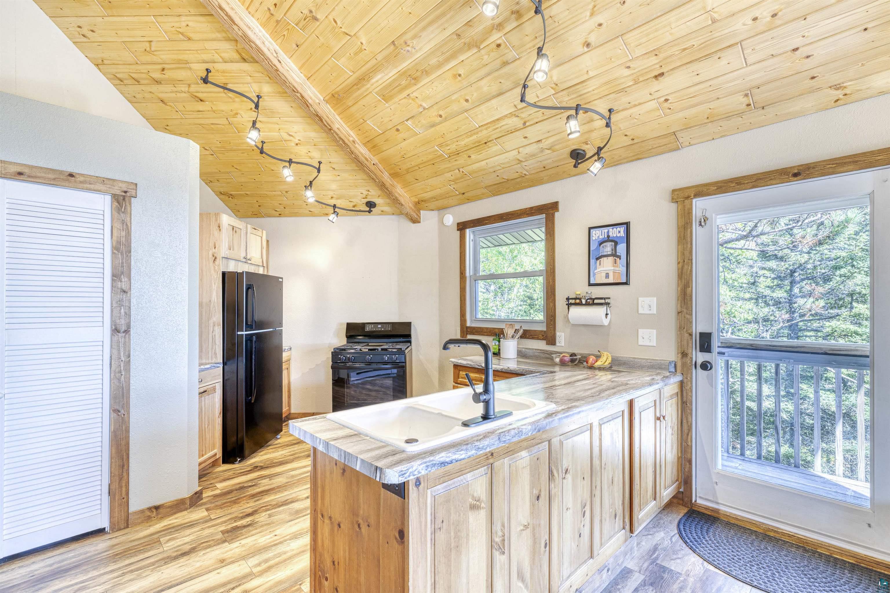 4155 Liberty Road Two Harbors, MN 55616 - Photo 5 of 72