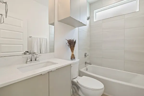 $809,500 | 2602 East 13th Street, Austin, TX 78702