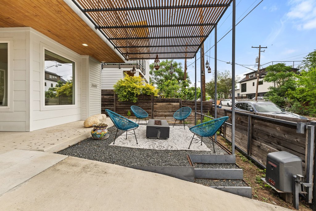 2602 East 13th Street Austin, TX 78702 - Photo 3 of 27 One of several spots to entertain friends and family under the shade