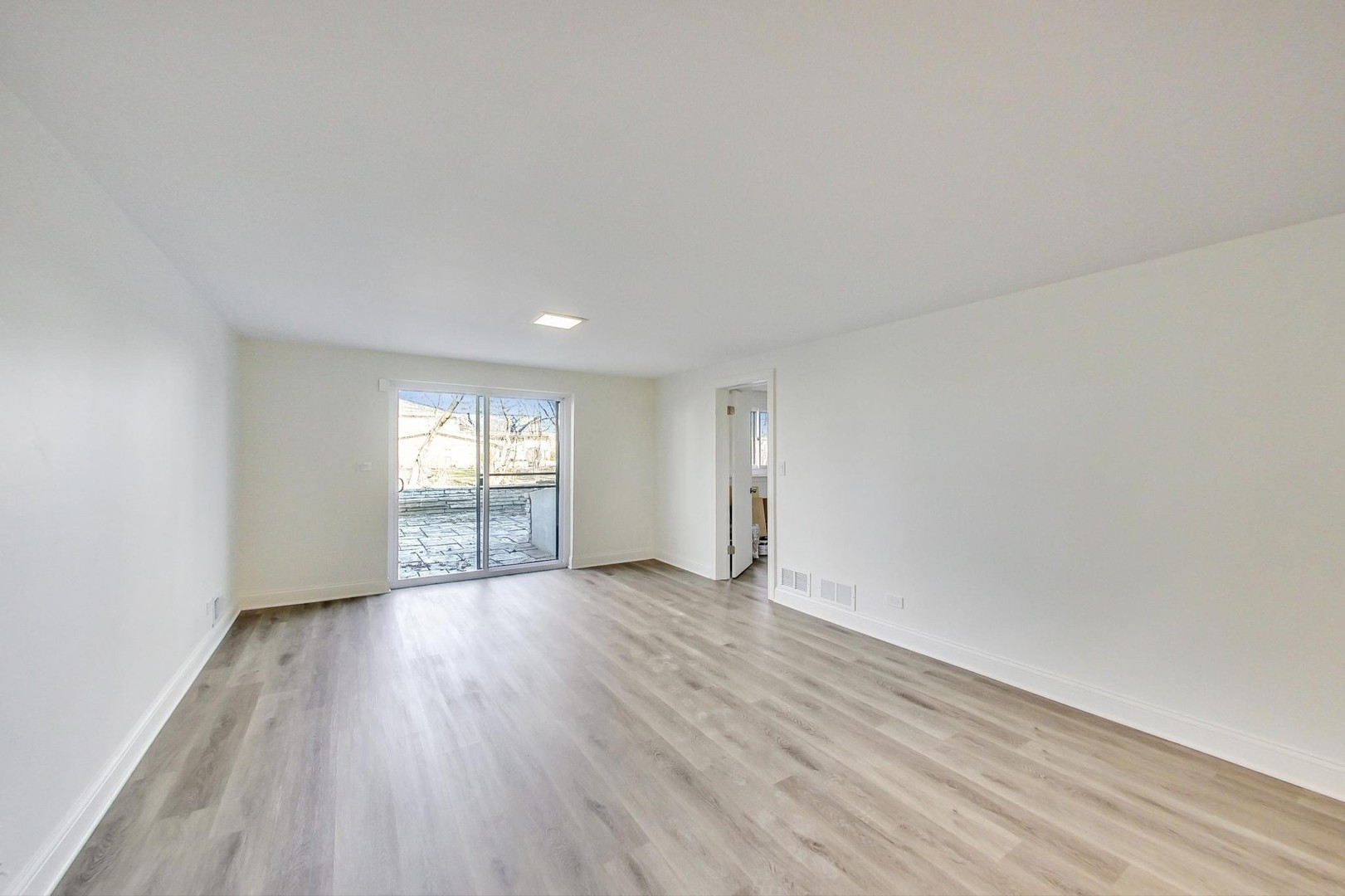 1835 Smith Road Northbrook, IL 60062 - Photo 18 of 54 an empty room with wooden floor and windows