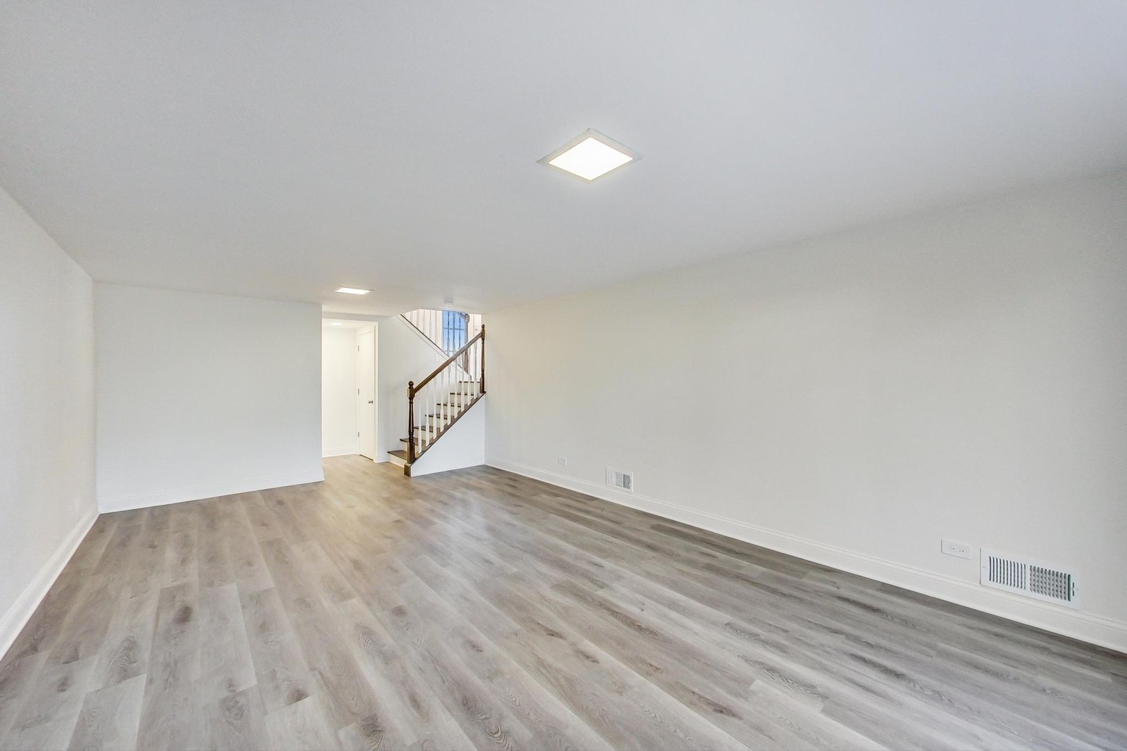 1835 Smith Road Northbrook, IL 60062 - Photo 19 of 54 a view of an empty room with wooden floor and a window