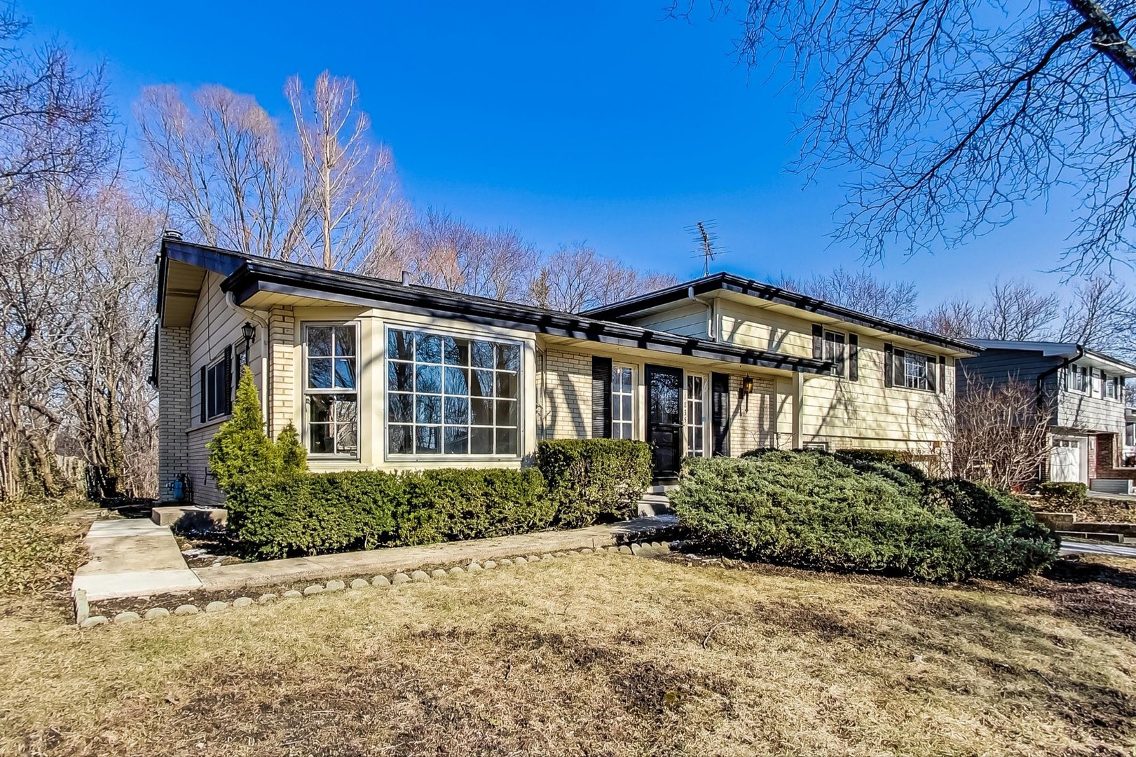 1835 Smith Road Northbrook, IL 60062 - Photo 2 of 54 a front view of a house with a yard