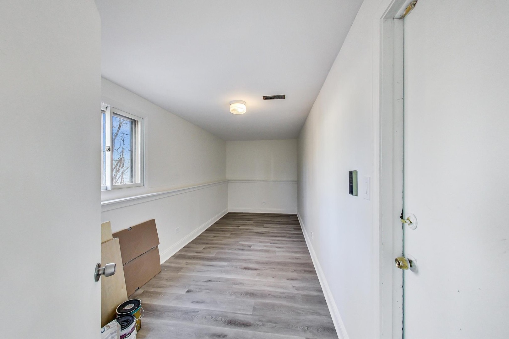 1835 Smith Road Northbrook, IL 60062 - Photo 21 of 54 a view of a hallway with wooden floor and closet
