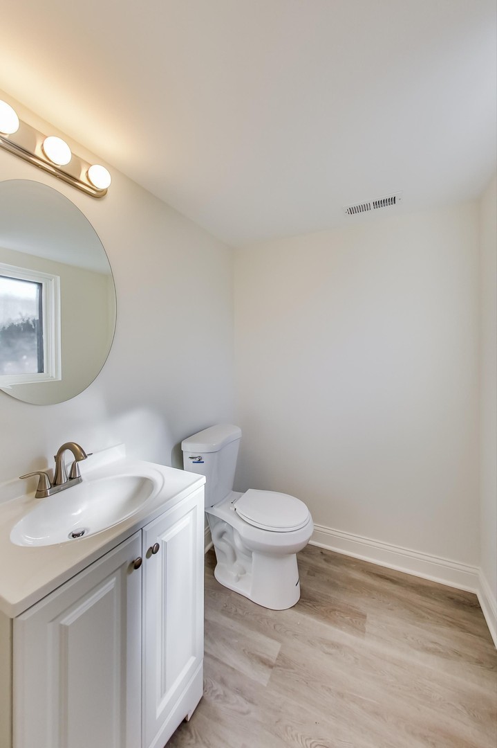 1835 Smith Road Northbrook, IL 60062 - Photo 22 of 54 a bathroom with a sink a toilet and mirror