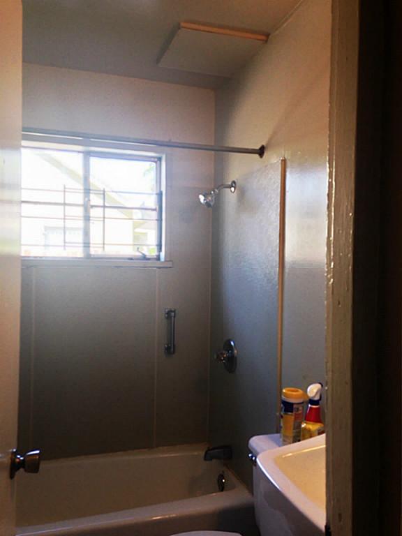 5342 Leeland Street, Unit 2 Houston, TX 77023 - Photo 7 of 8 a bathroom with a tub a sink and shower
