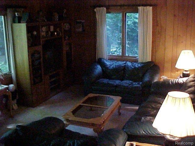6173 West Beard Road Perry, MI 48872 - Photo 9 of 14 Living Room