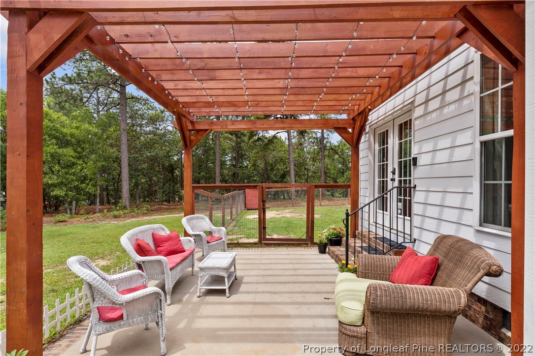 370 McIntosh Road Carthage, NC 28327 - Photo 13 of 43 a backyard of a house with table and chairs