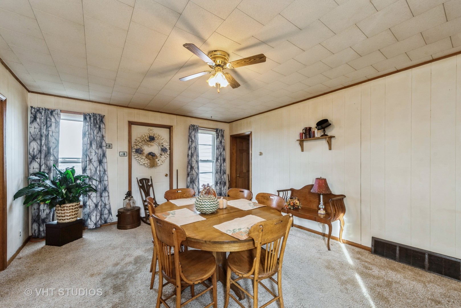 N1506 County C Road Sharon, WI 53585 - Photo 6 of 19 a view of a dining room with furniture and a potted plant
