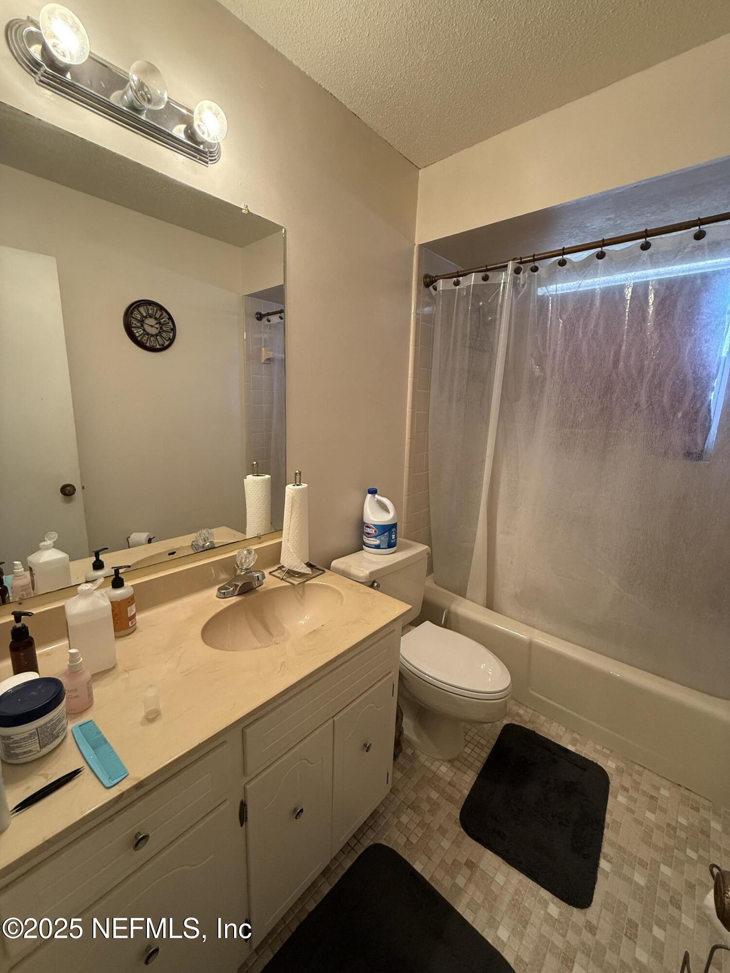 3976 Raintree Road Jacksonville, FL 32277 - Photo 10 of 13 HALL BATH