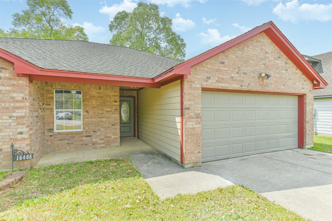 16468 Ryan Guinn Way Conroe, TX 77303 - Photo 3 of 31 a view of front door