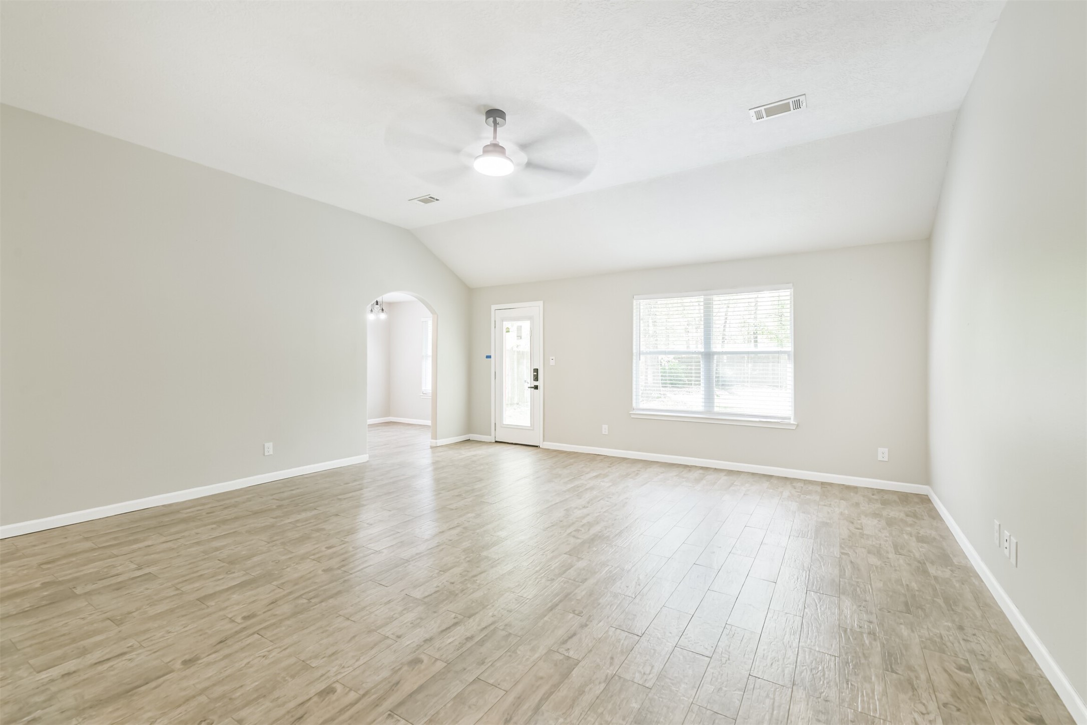 16468 Ryan Guinn Way Conroe, TX 77303 - Photo 5 of 31
