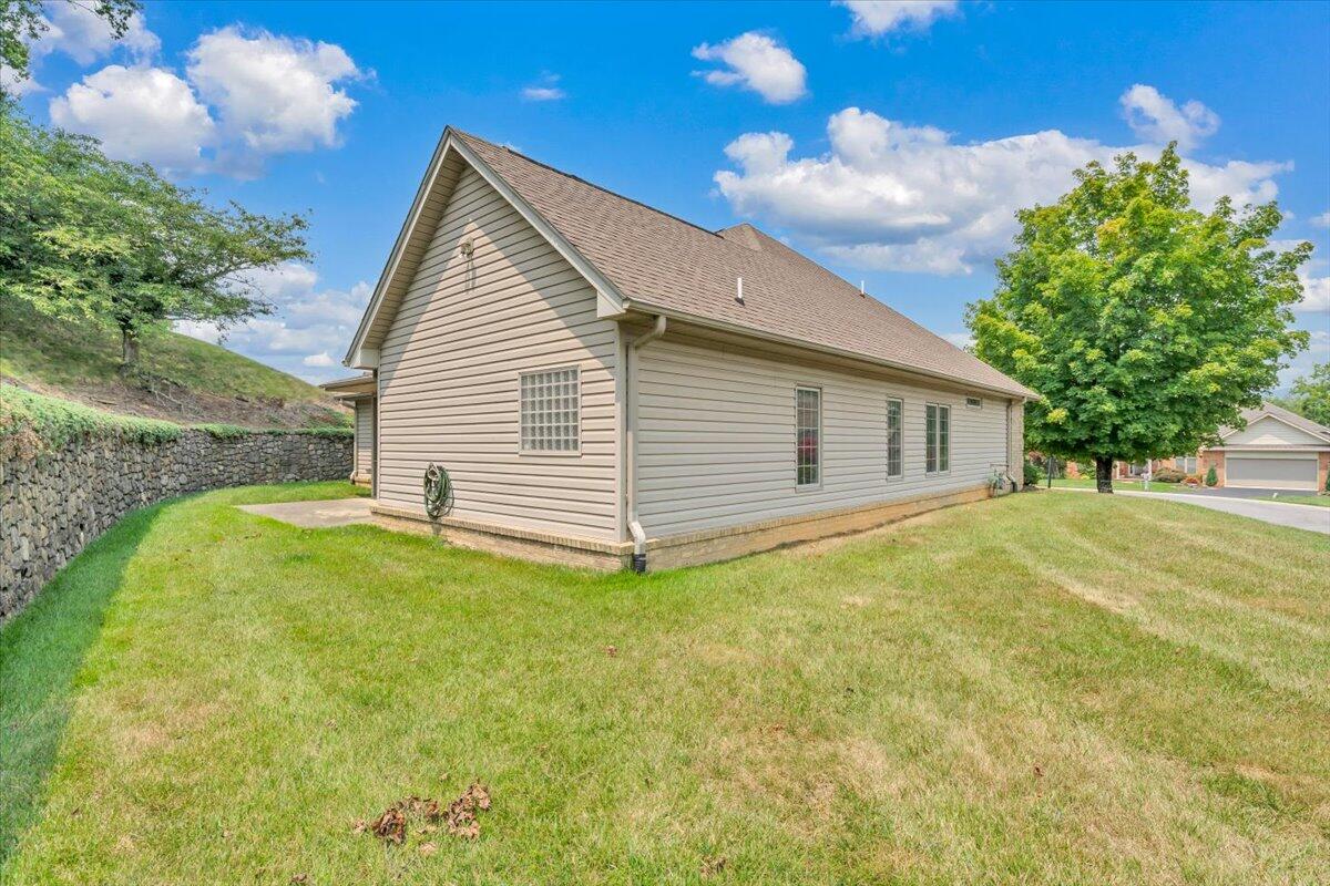 2512 Oak Ridge Lane Salem, VA 24153 - Photo 41 of 49 43-MIB03143