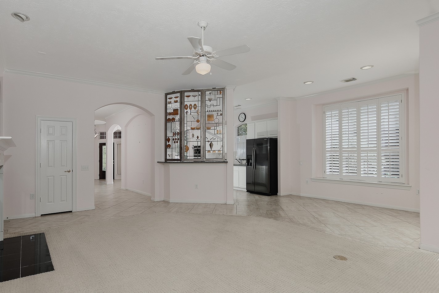 7 Sovereign Way Conroe, TX 77384 - Photo 12 of 47 a view of an empty room with a kitchen