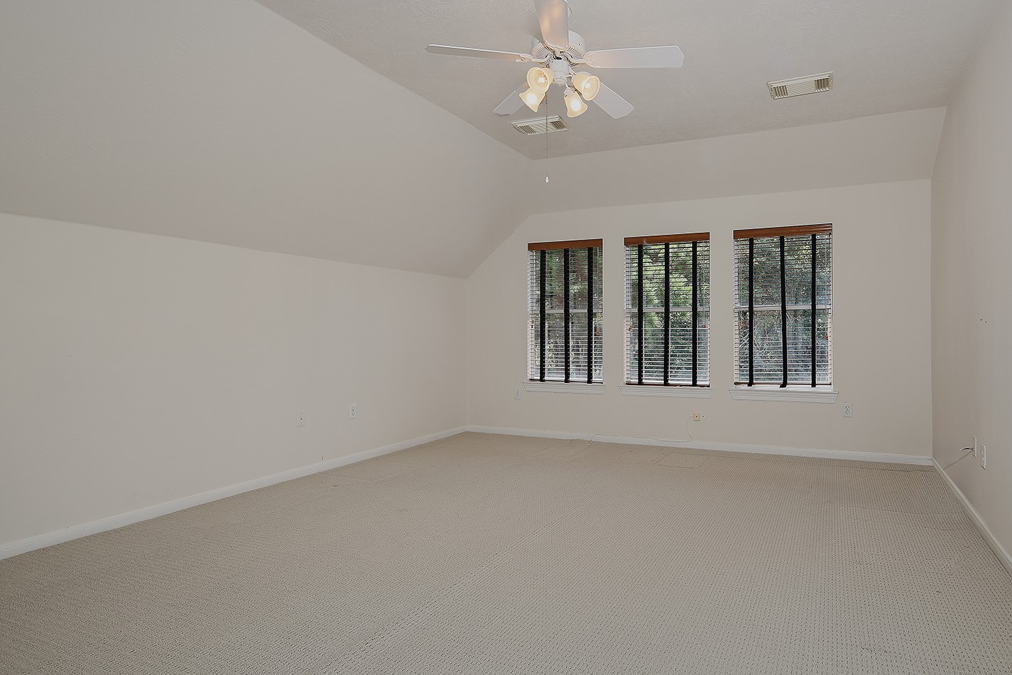 7 Sovereign Way Conroe, TX 77384 - Photo 25 of 47 an empty room with chandelier fan
