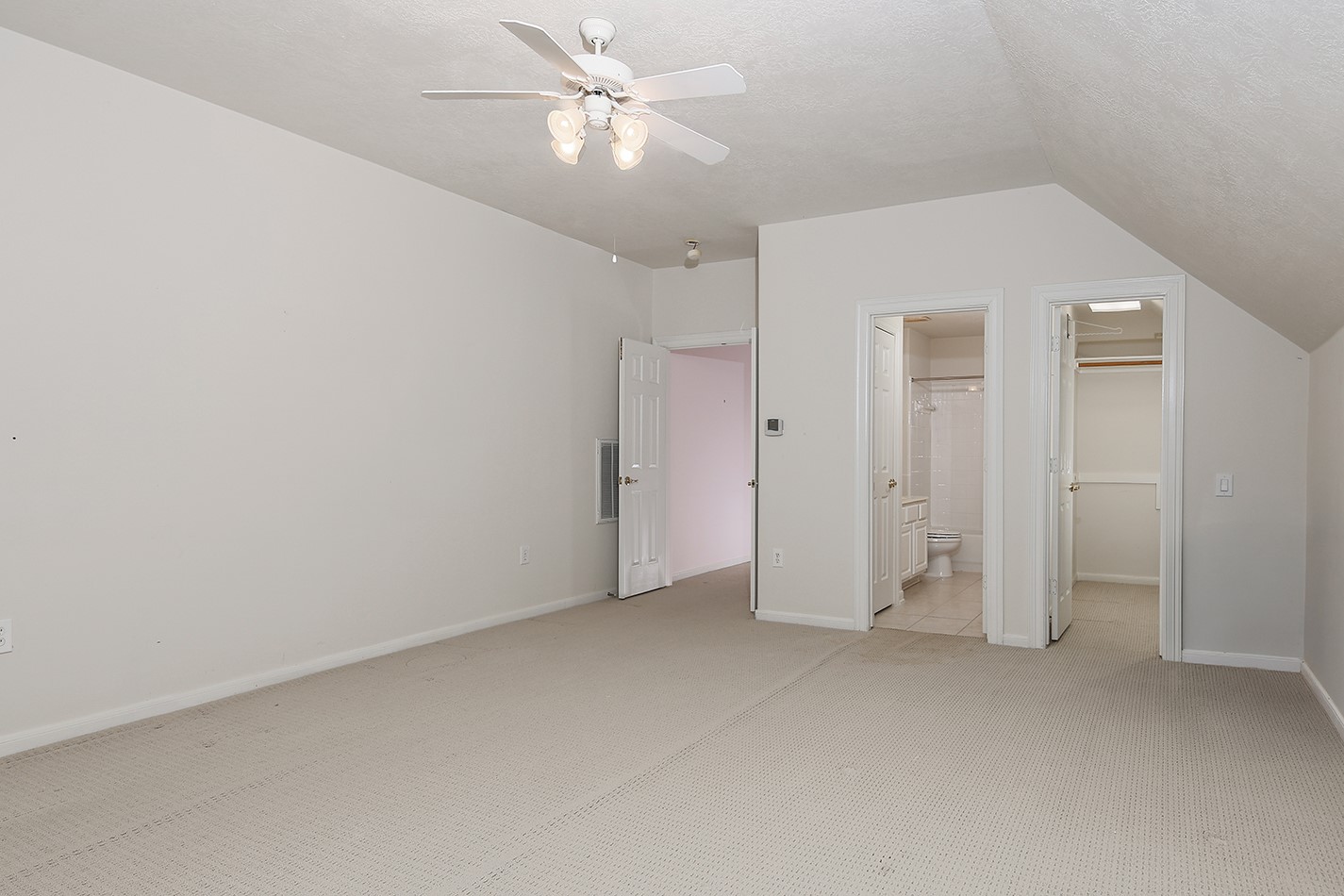 7 Sovereign Way Conroe, TX 77384 - Photo 26 of 47 an empty room with a ceiling fan and a window