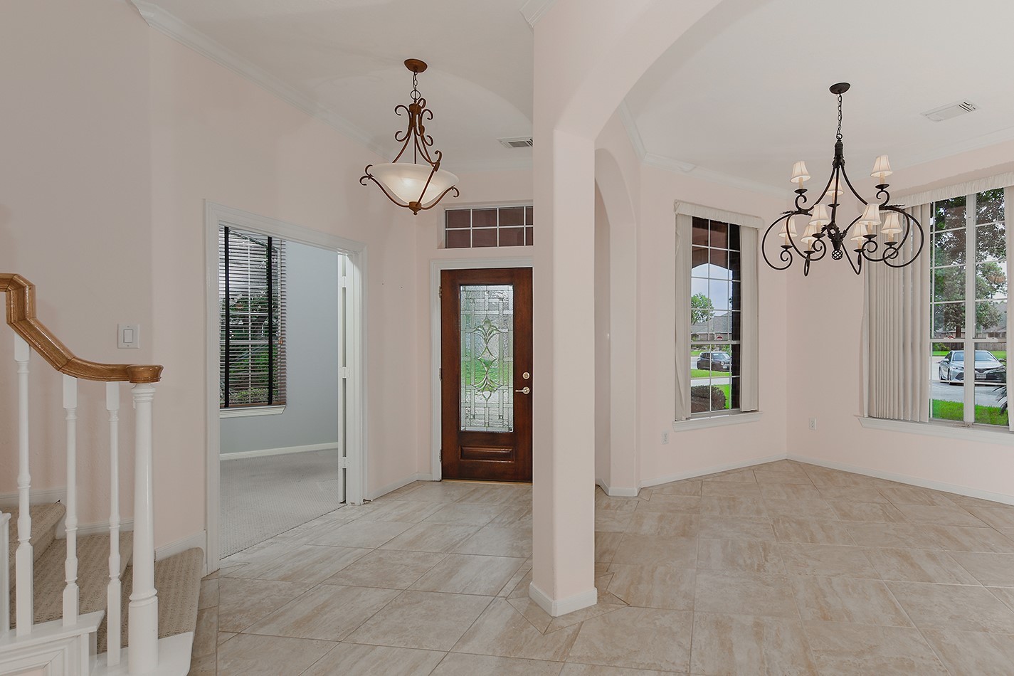 7 Sovereign Way Conroe, TX 77384 - Photo 3 of 47 a view of a hallway with windows and chandelier