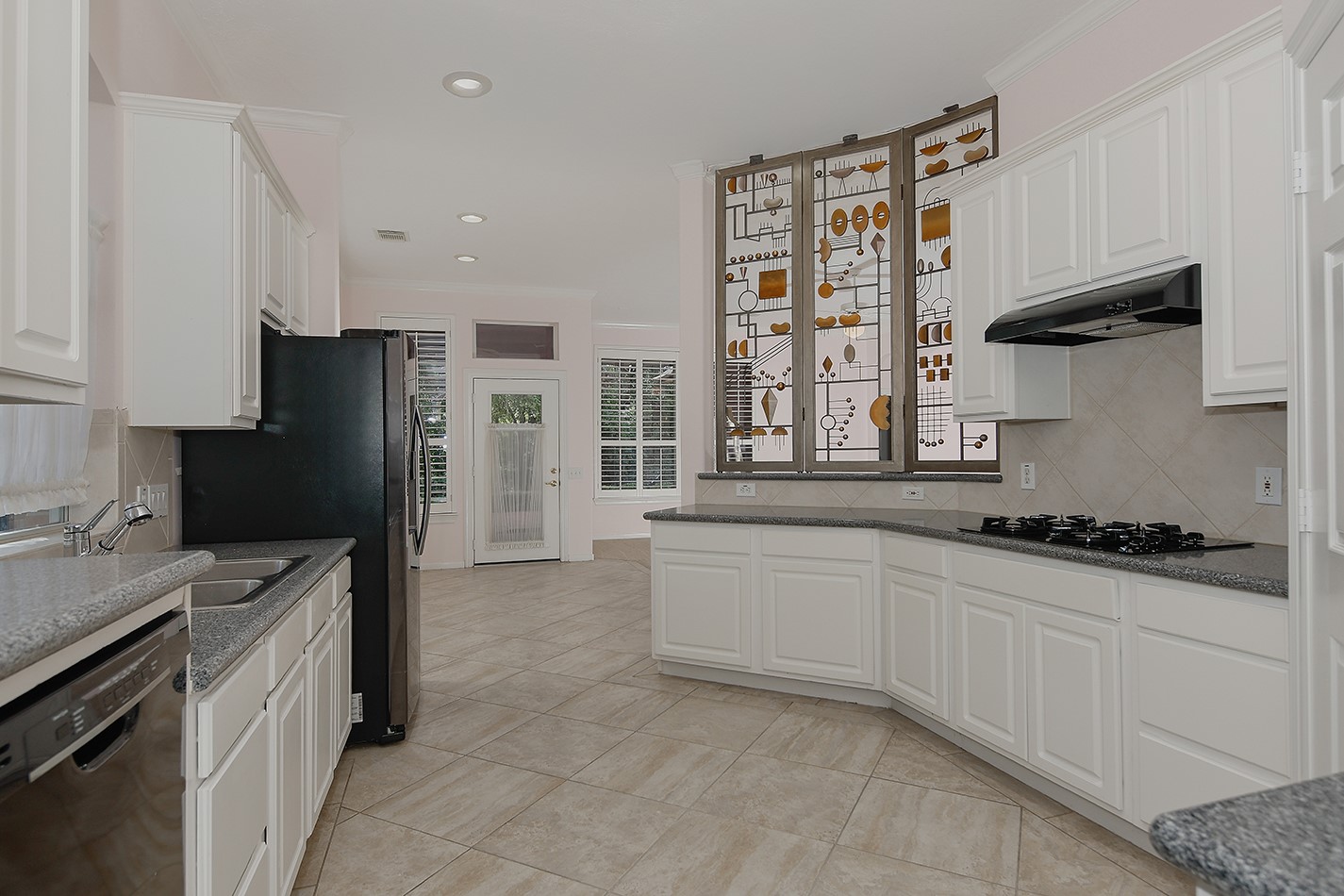 7 Sovereign Way Conroe, TX 77384 - Photo 8 of 47 a kitchen with stainless steel appliances a stove sink and refrigerator