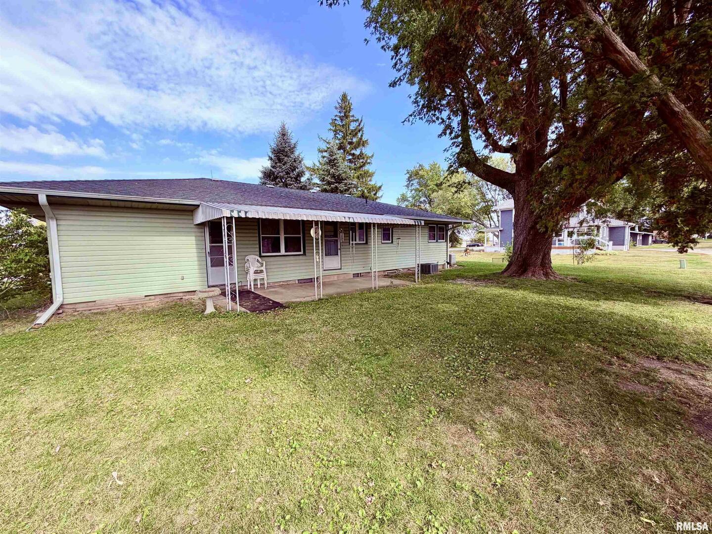712 3rd Street Seaton, IL 61476 - Photo 2 of 15 front view of a house with a yard