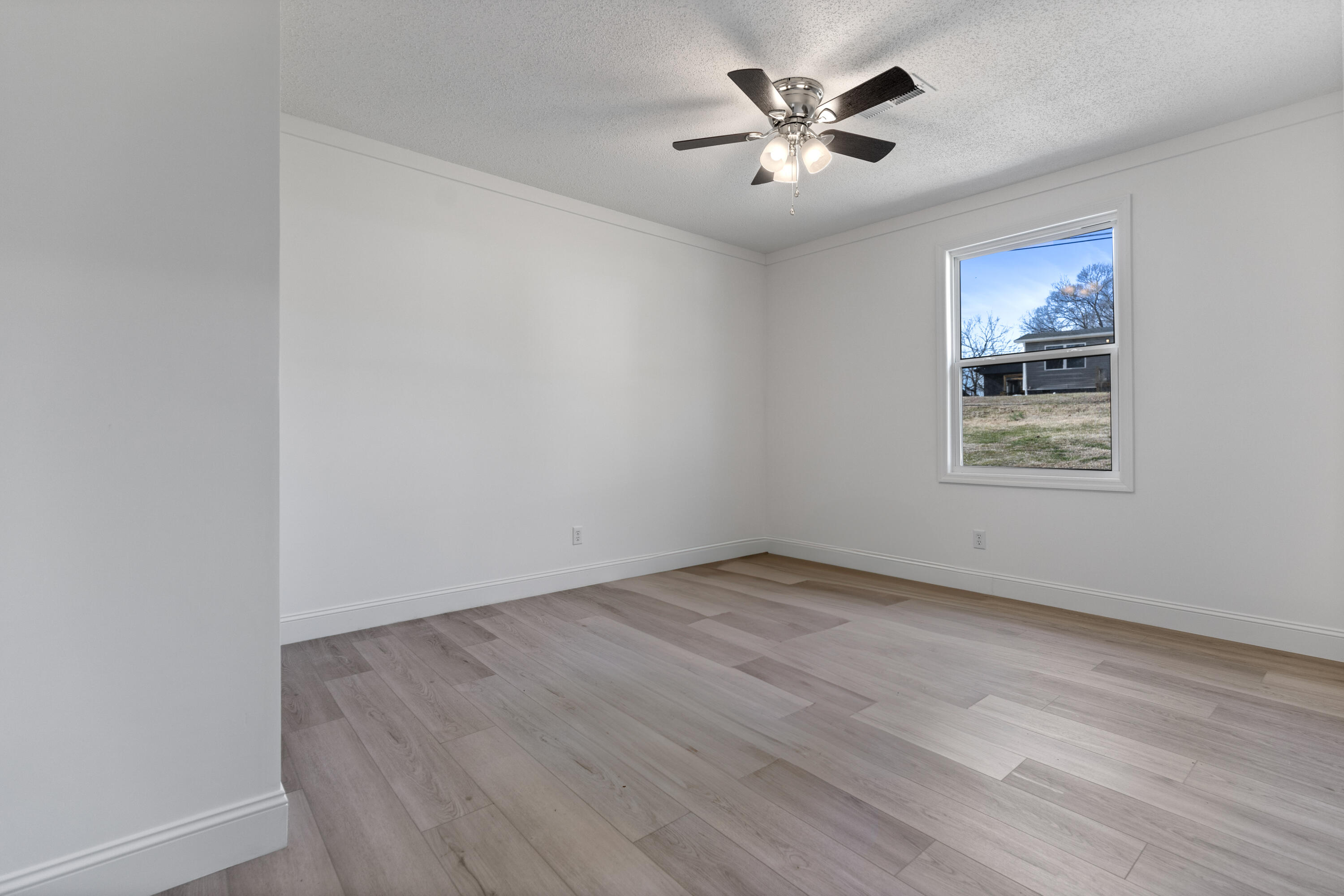 711 Walter Street Athens, TN 37303 - Photo 15 of 29 146A7448