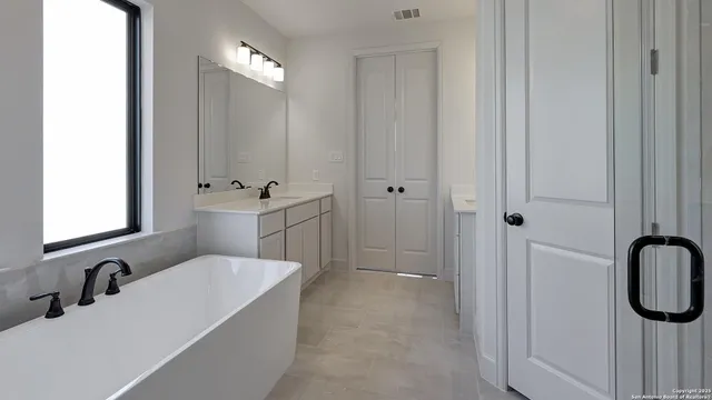 $599,900 | 237 Hidalgo, Boerne, TX 78006