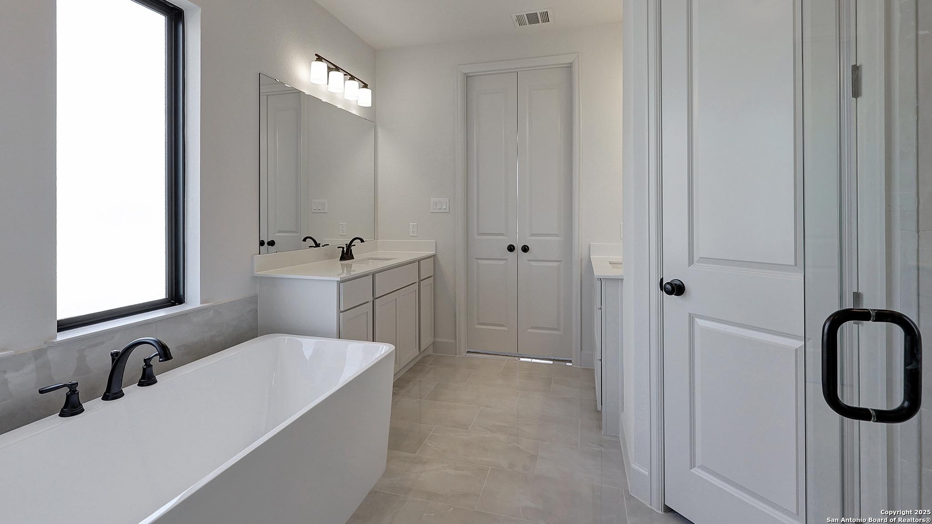 237 Hidalgo Boerne, TX 78006 - Photo 15 of 29