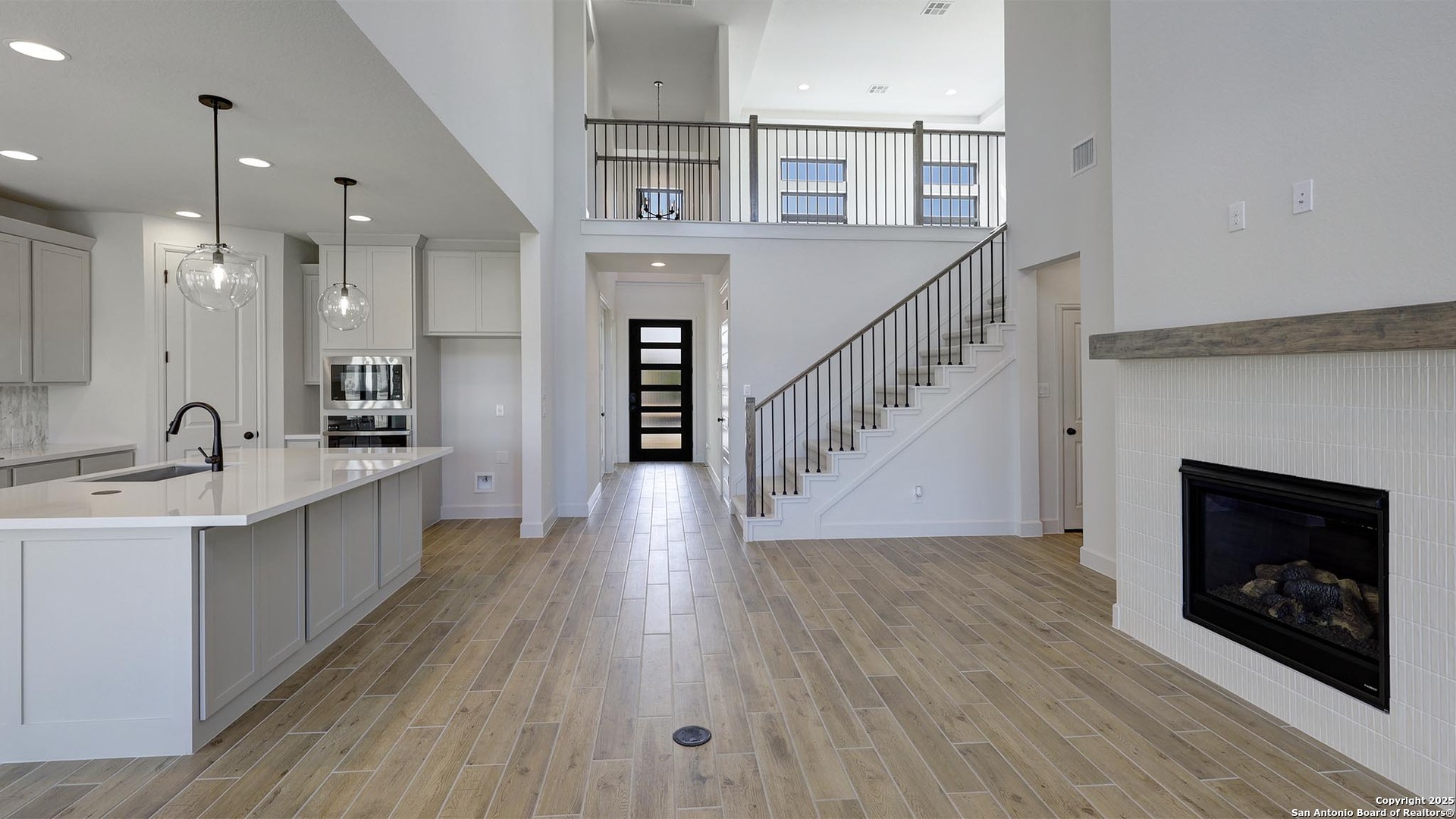 237 Hidalgo Boerne, TX 78006 - Photo 3 of 29