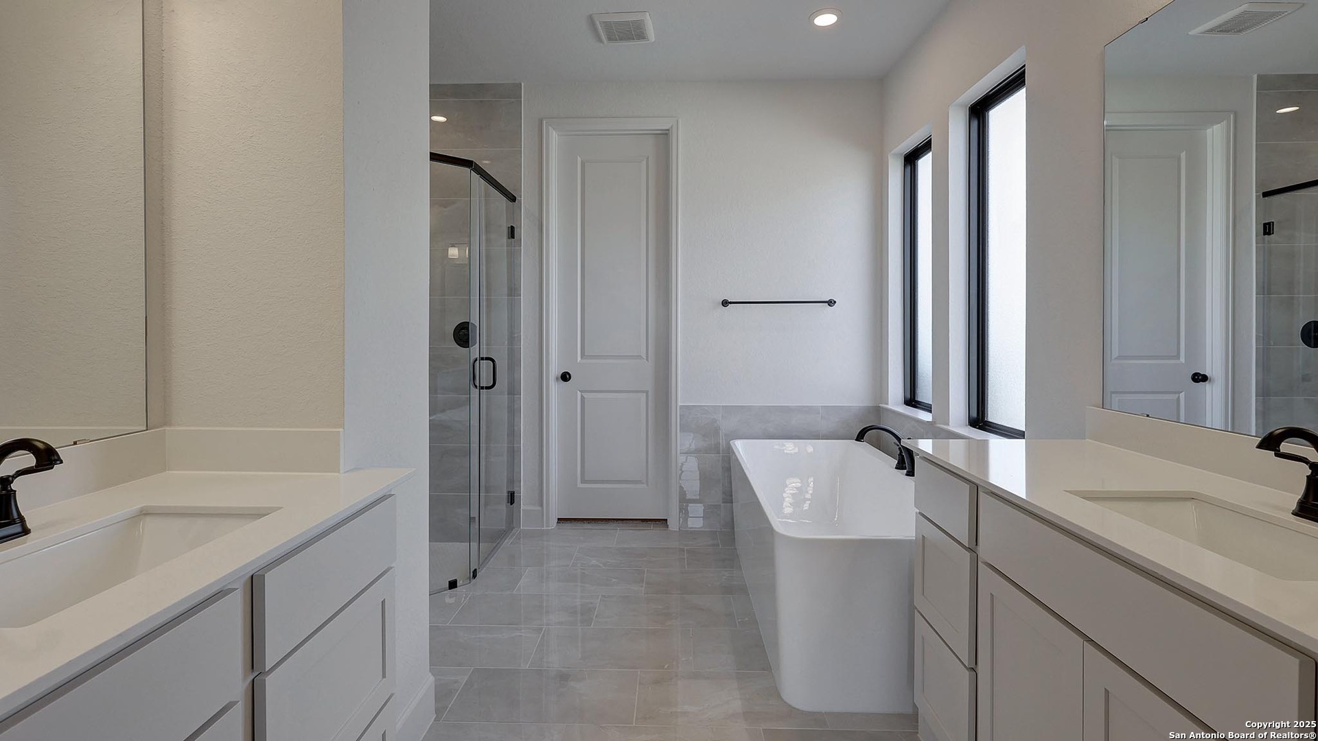 237 Hidalgo Boerne, TX 78006 - Photo 5 of 29