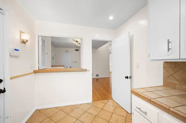 walk in closet with window