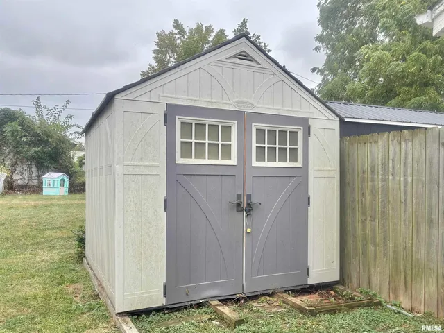 $72,500 | 200 West Ave B, Lewistown, IL 61542