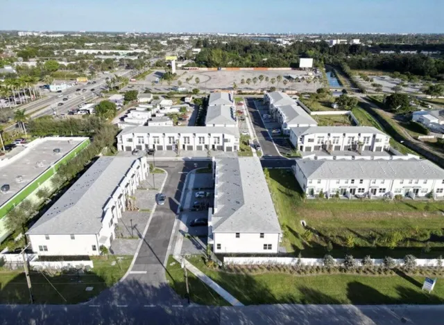 $2,700 | 3553 San Bernardino Way, Palm Springs, FL 33461