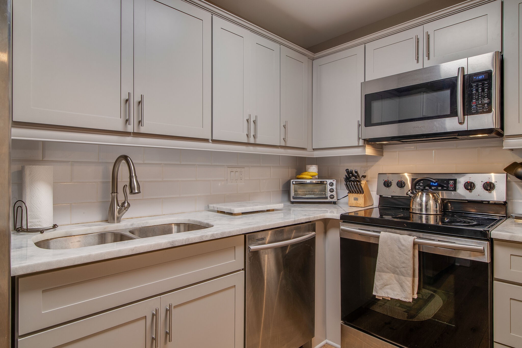 1900 Richard Jones Road, Unit R4 Nashville, TN 37215 - Photo 14 of 32 a kitchen with stainless steel appliances granite countertop a sink a stove a microwave and cabinets