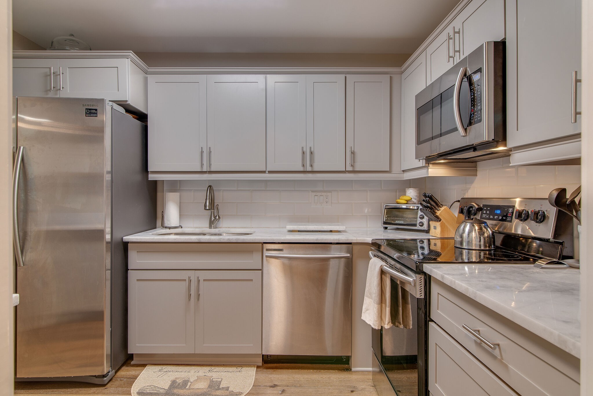 1900 Richard Jones Road, Unit R4 Nashville, TN 37215 - Photo 15 of 32 a kitchen with stainless steel appliances granite countertop a sink a stove a refrigerator and cabinets