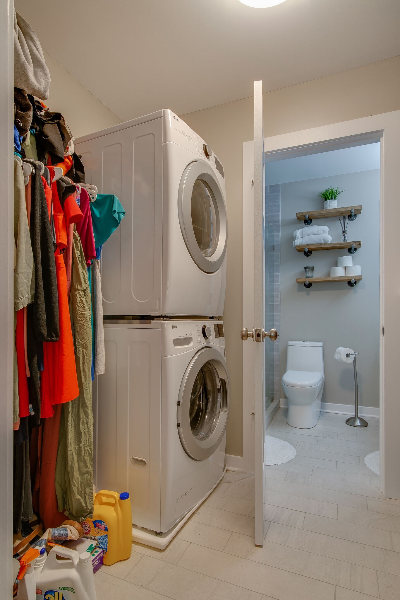 1900 Richard Jones Road, Unit R4 Nashville, TN 37215 - Photo 20 of 32 a utility room with dryer and washer
