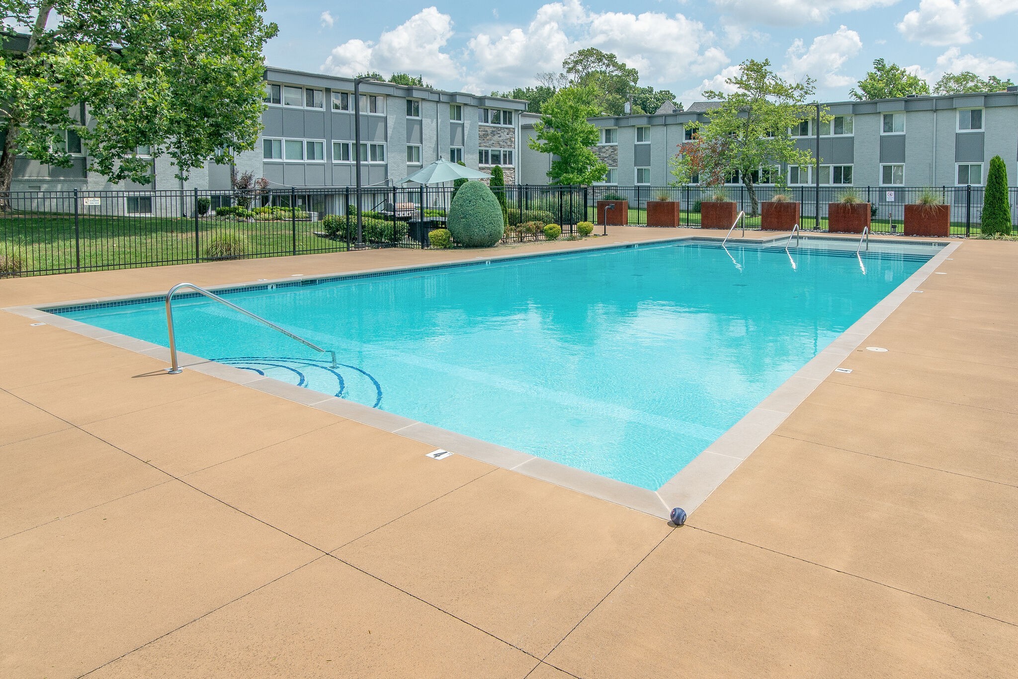 1900 Richard Jones Road, Unit R4 Nashville, TN 37215 - Photo 32 of 32 a view of a swimming pool and outdoor space