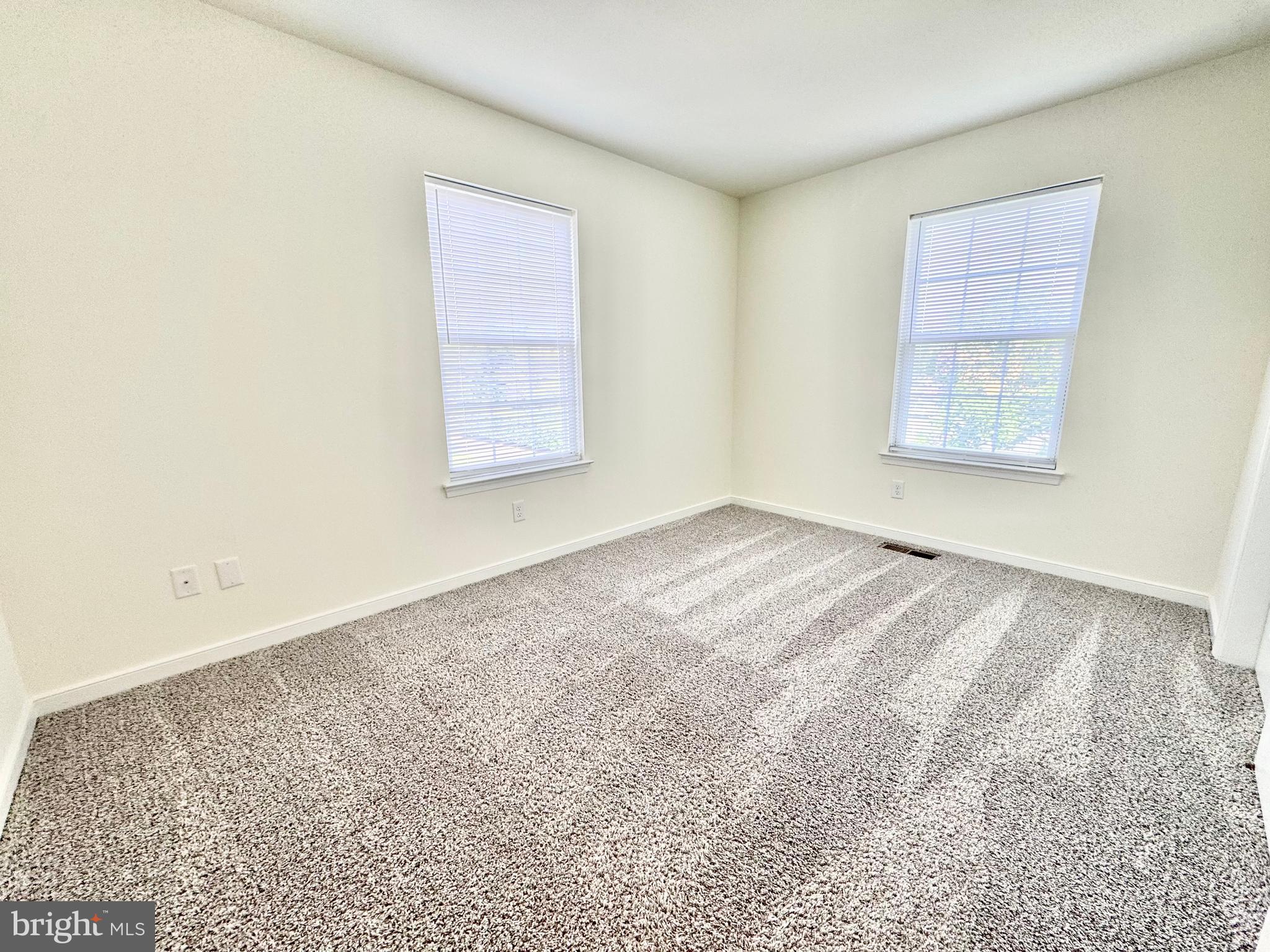 656 Venue Drive Dover, DE 19901 - Photo 19 of 29 an empty room with a window