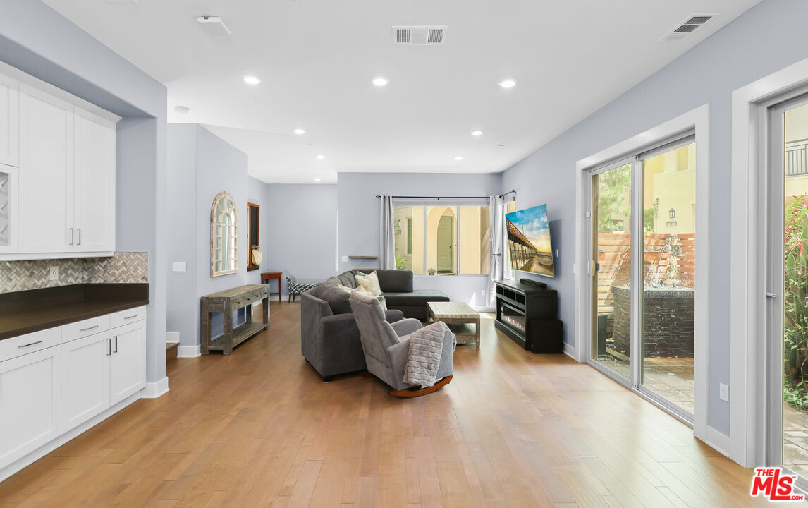 116 Catalyst Irvine, CA 92618 - Photo 11 of 75