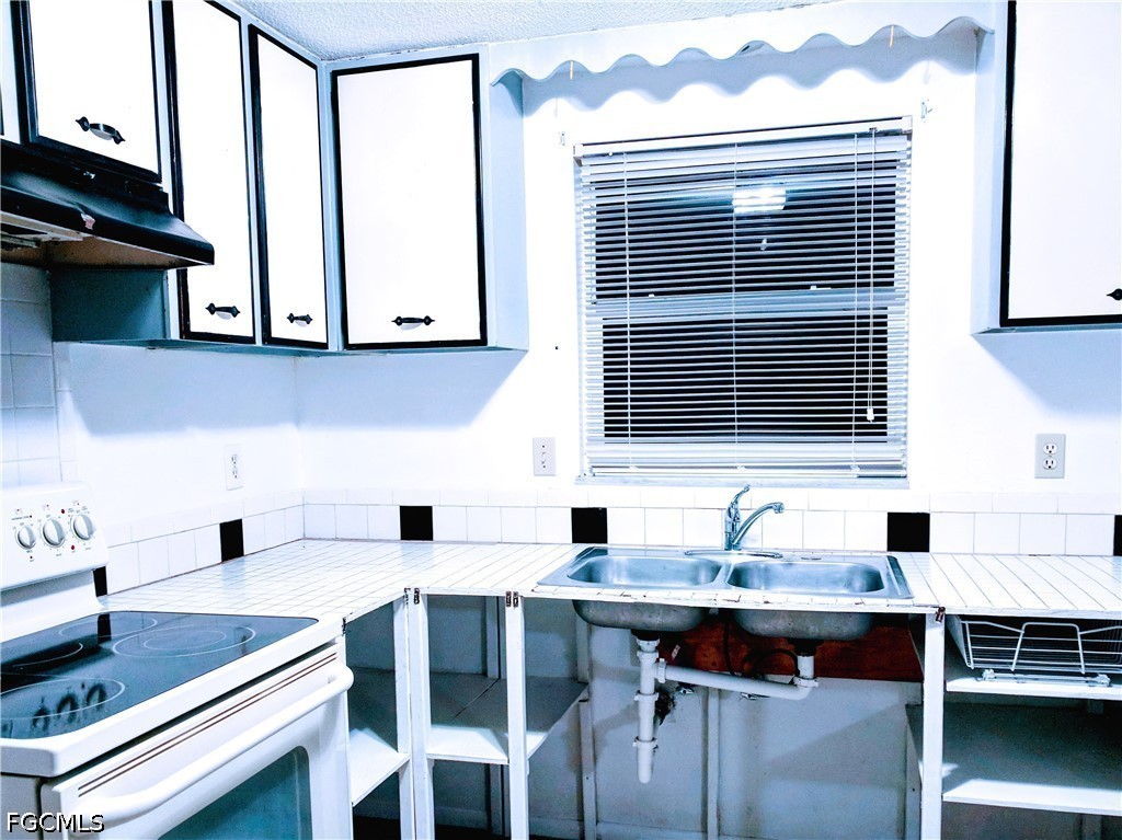 8283 Pelican Road Englewood, FL 34224 - Photo 2 of 3