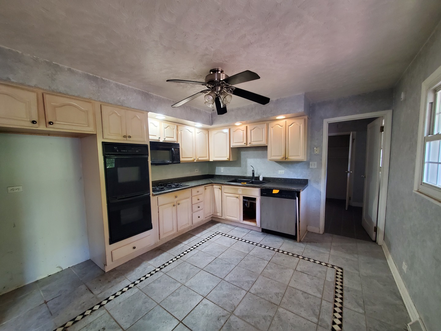 20601 Parthenon Way Olympia Fields, IL 60461 - Photo 15 of 36 a kitchen with granite countertop a refrigerator and a sink