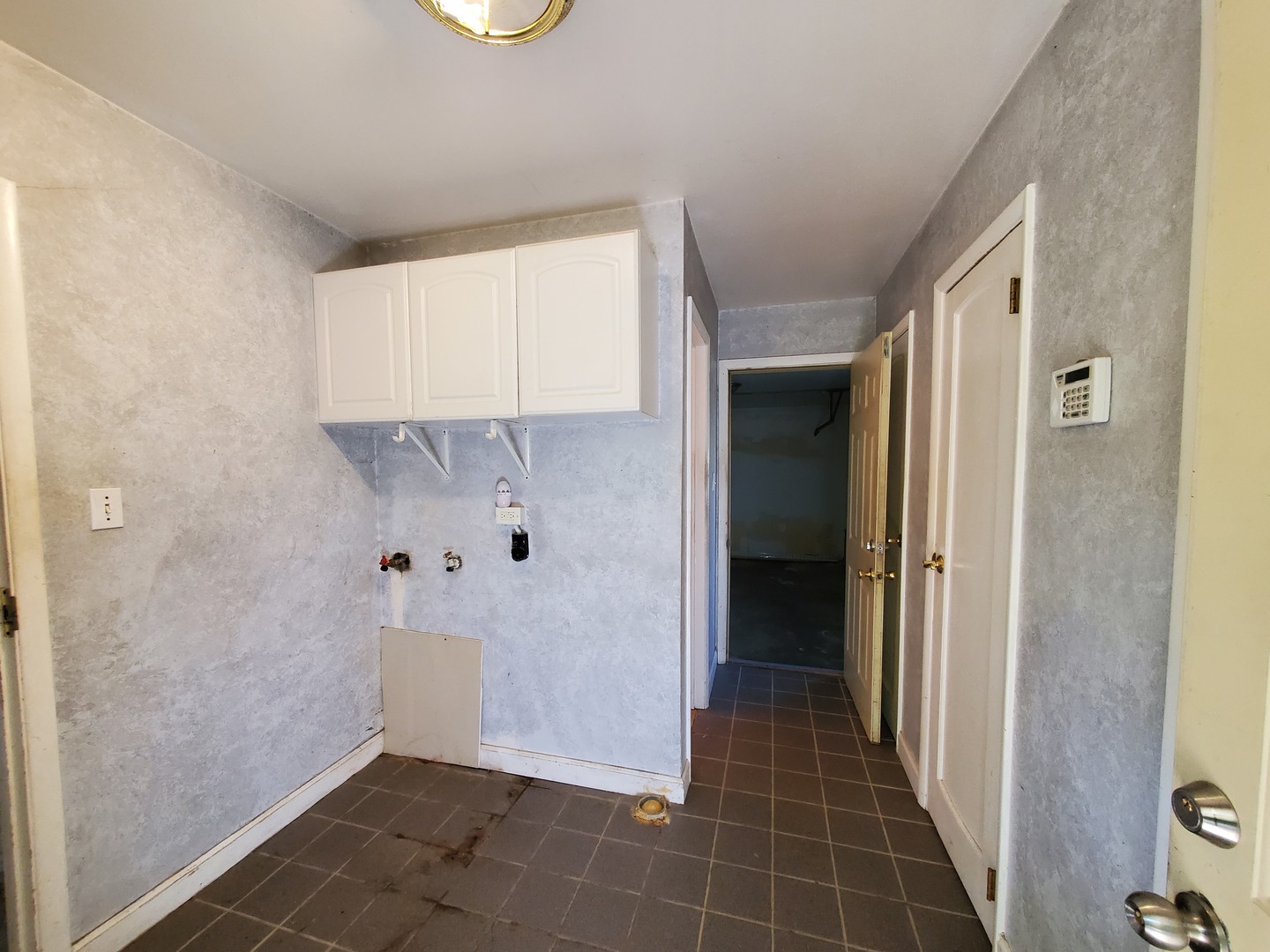20601 Parthenon Way Olympia Fields, IL 60461 - Photo 17 of 36 a view of a hallway with closet